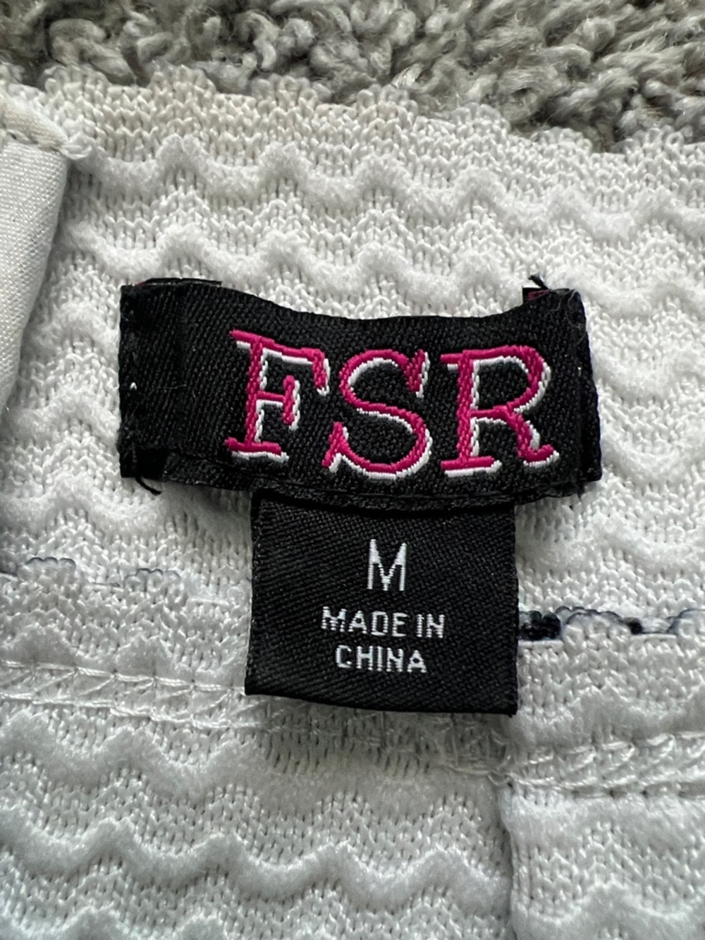 FSR Freestyle Revolution Black & White Textured Flare Stretch Skirt - Size M - Picture 5 of 9